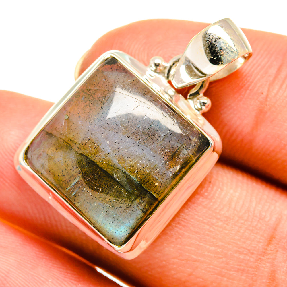 Labradorite Pendants handcrafted by Anasilvercos - PD8043