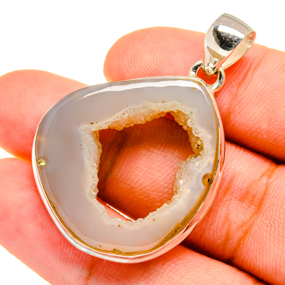 White Geode Slice Pendants handcrafted by Anasilvercos - PD8763