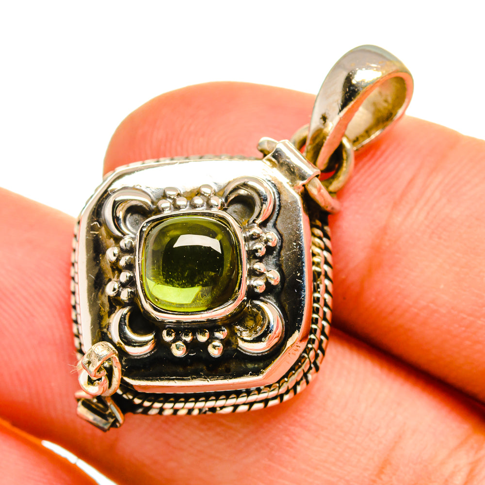 Peridot Pendants handcrafted by Anasilvercos - PD9019