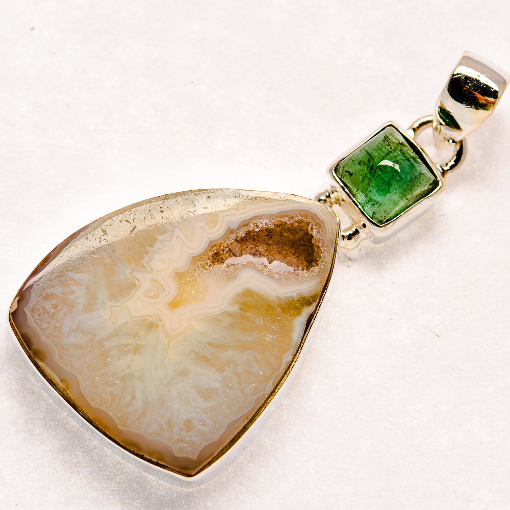 White Geode Slice Pendants handcrafted by Anasilvercos - PD22889 - Photo 2