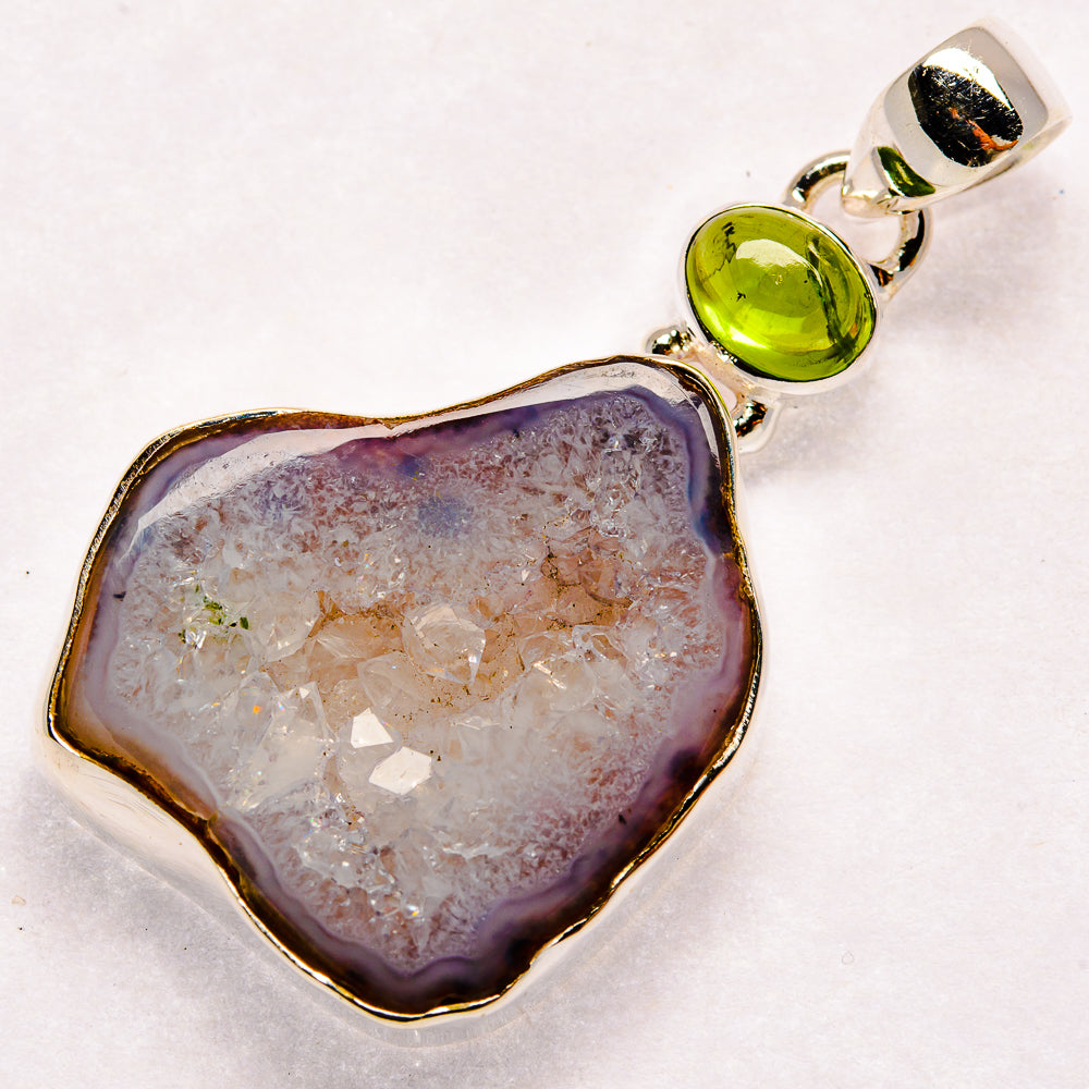 White Geode Slice Pendants handcrafted by Anasilvercos - PD23057 - Photo 2
