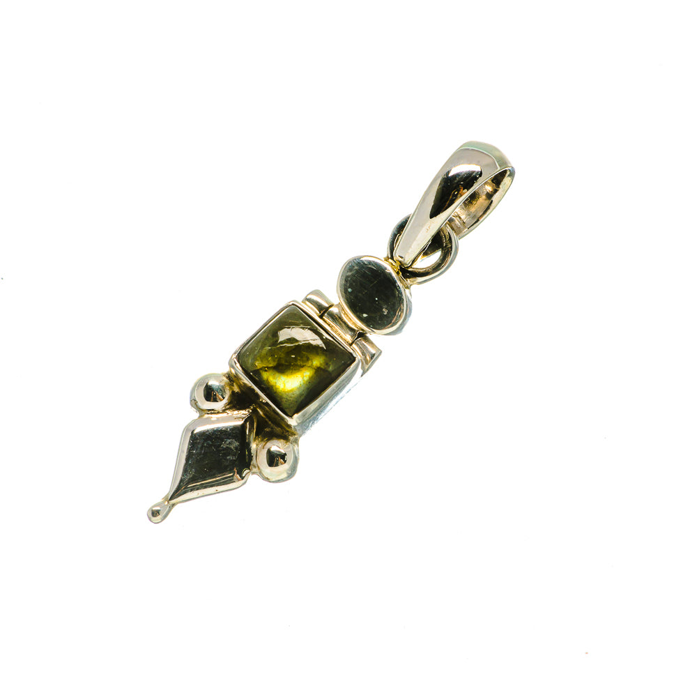 Labradorite Pendants handcrafted by Anasilvercos - PD731500