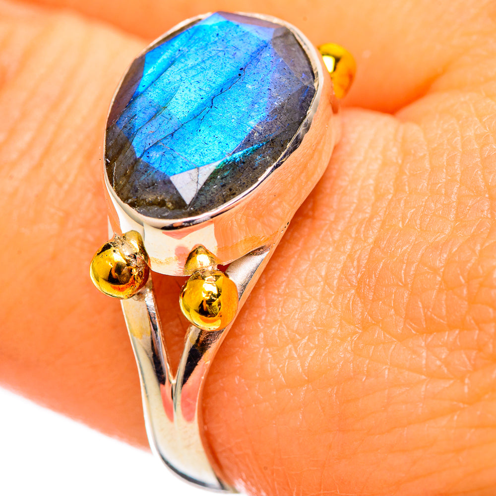 Labradorite Rings handcrafted by Anasilvercos - RING114010