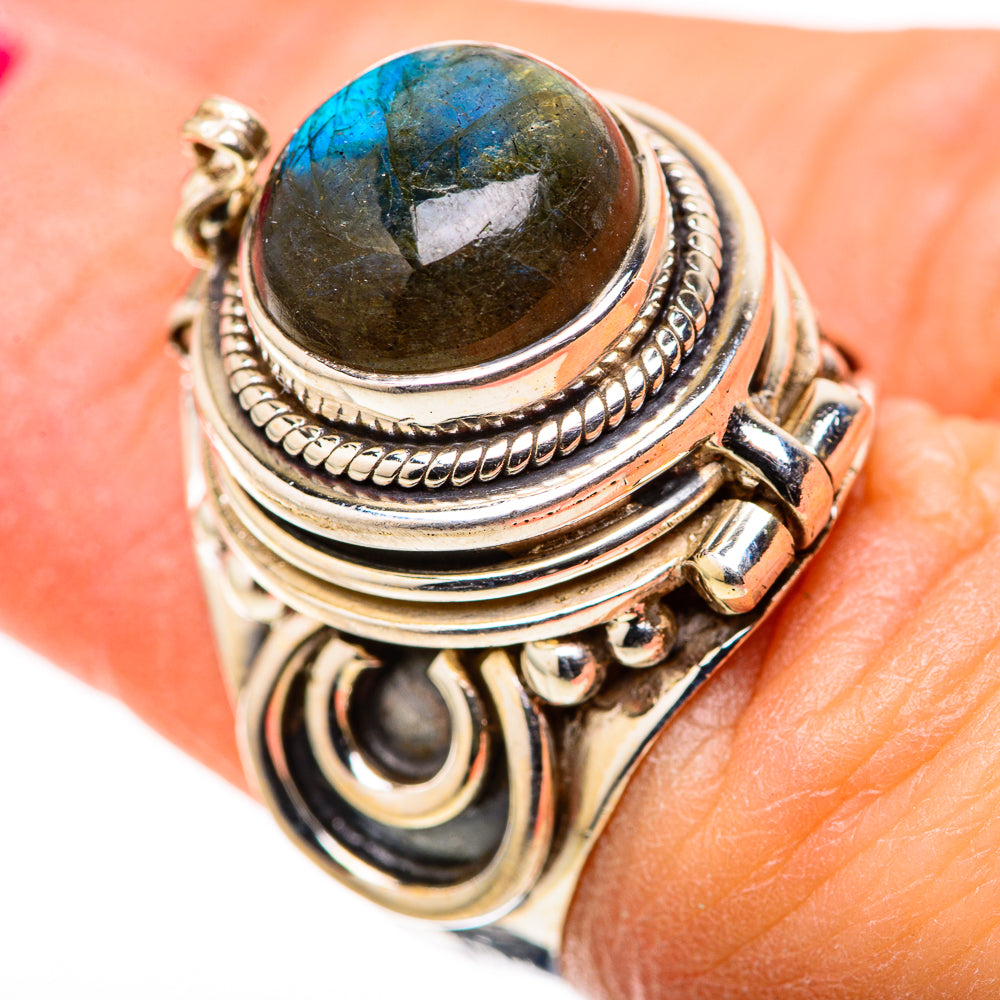 Labradorite Rings handcrafted by Anasilvercos - RING128784 - Photo 3